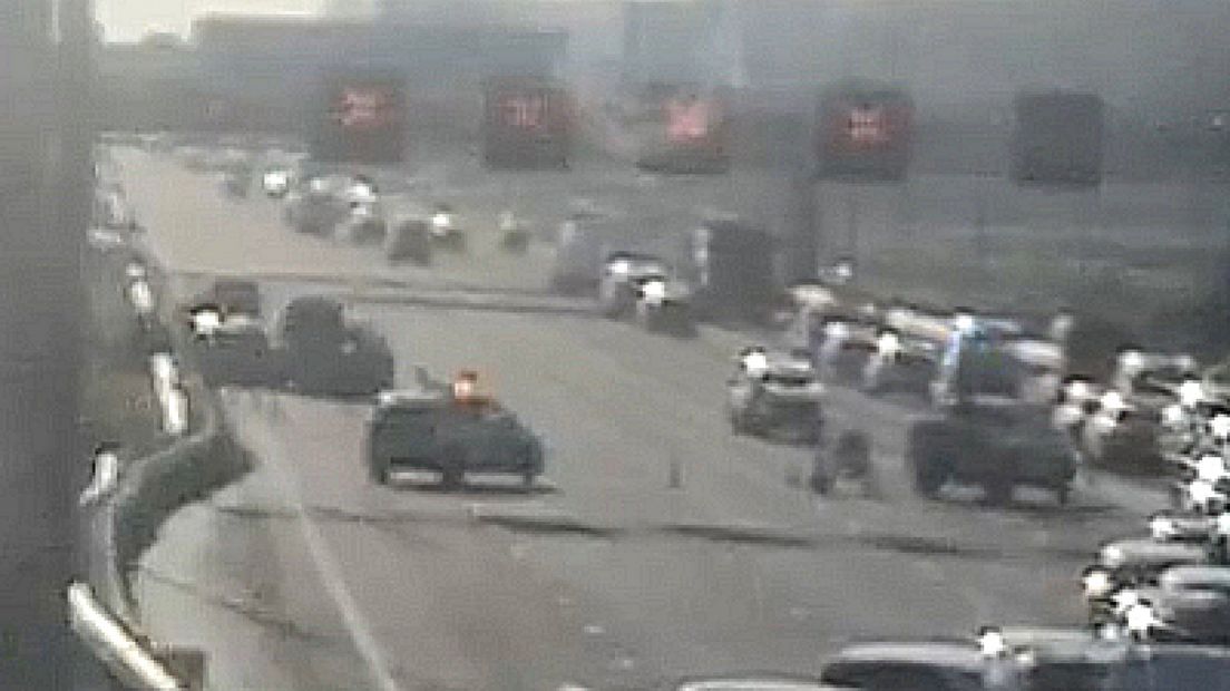 A4 afgesloten na ongeluk met vier auto’s