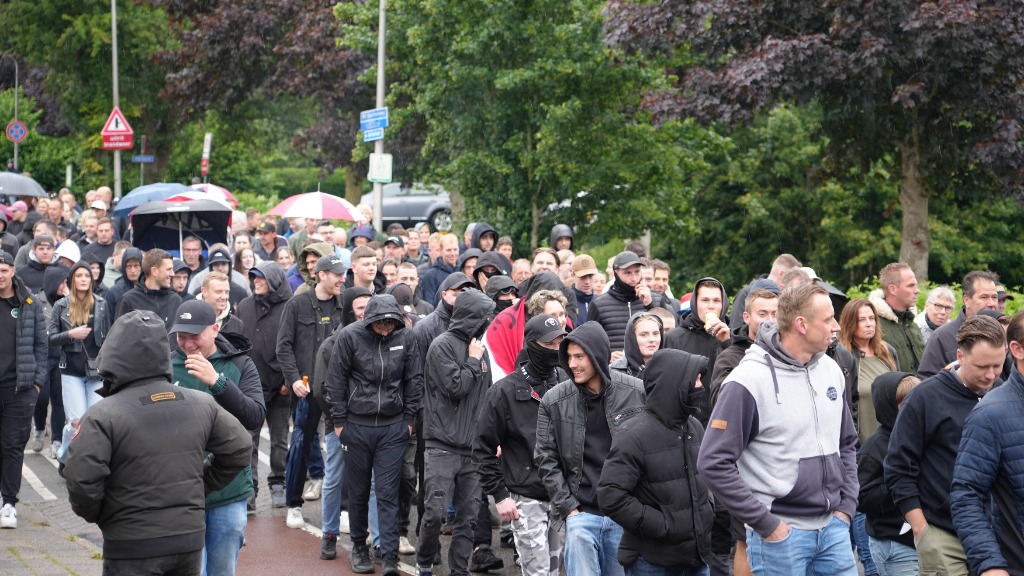 Honderden mensen aanwezig bij demonstratie tegen AZC