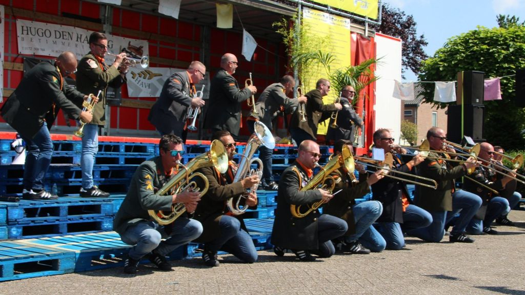 Eerste twee orkesten van Dweilen tussen de Plassen bekend