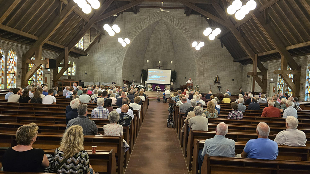 Mariakerk in Roelofarendsveen gaat sluiten, kerk wordt omgebouwd tot appartementencomplex