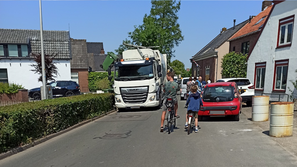 Tijdelijk fietspad en nieuwe autoverbinding moeten veiligheid Noord- en Zuideinde Roelofarendsveen v