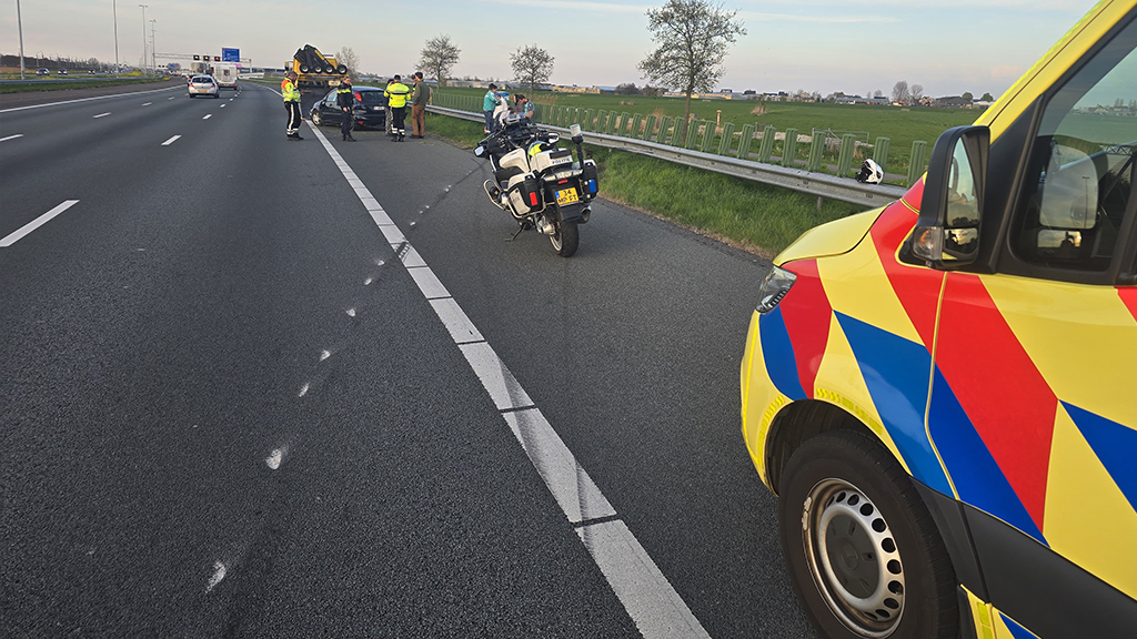 Automobilist rijdt door na ongeval op A4 bij Roelofarendsveen