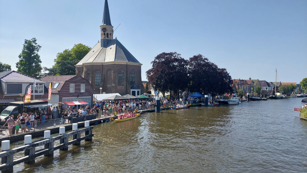 Sponsorvlaggen gejat en incident in opslagruimte van Open Water Recreatiedag: ‘Dit vinden wij diep t