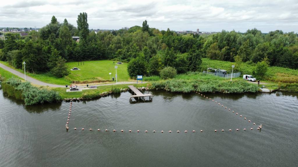 Opnieuw blauwalg ontdekt, nu in Braassemermeer bij zwemstrand Roelofarendsveen