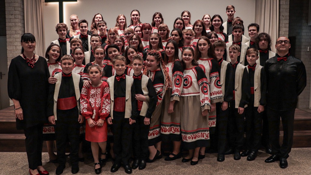 Oekraïense koren geven benefietconcert in Roelofarendsveen