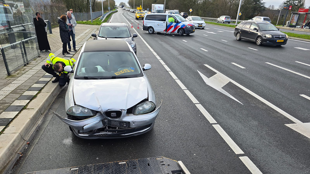 File vanwege botsing op de N207 bij Leimuiden