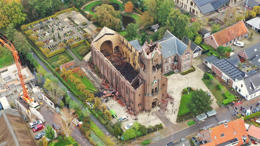 Muren van door brand verwoeste kerk in Hoogmade kunnen gestabiliseerd worden
