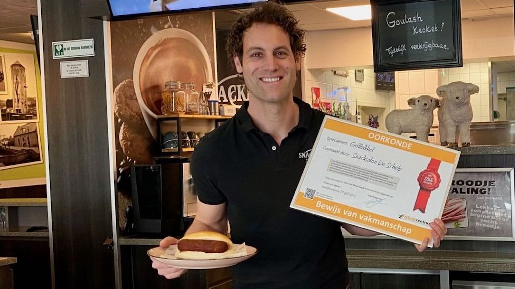 Gefrituurde grillworst verovert snackwereld: ‘Blikvanger die de tong streelt’