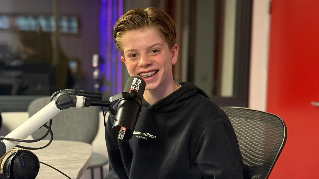 Duuk uit Leimuiden staat in finale Junior Songfestival: ‘We gaan nu gewoon stralen.’