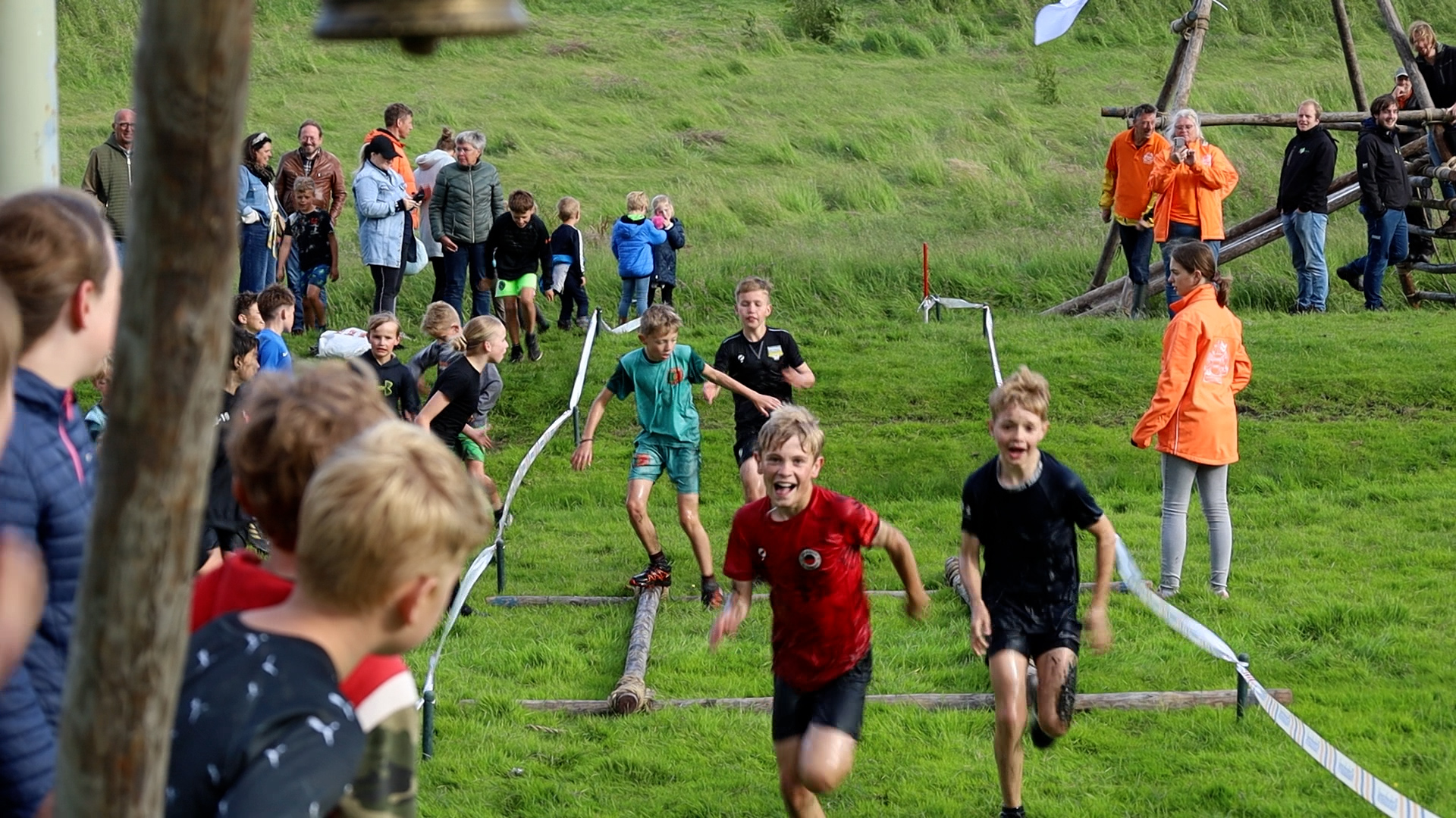 Koude poldersport tijdens feestweek Leimuiden groot succes: ‘Respect voor deze bikkels!’
