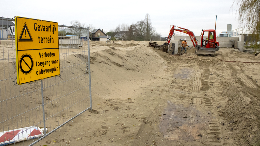 Nieuw bruggetje in Leimuiden wordt waar hoofdpijndossier: mogelijk jaar vertraging