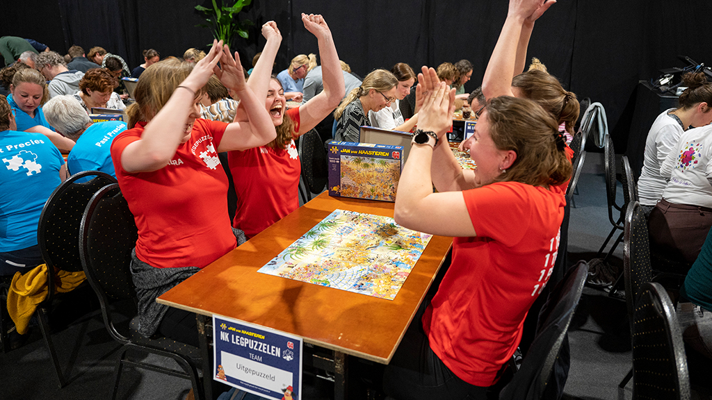 560 puzzelfanaten strijden in Roelofarendsveen tijdens NK Legpuzzelen - Studio Kaag en Braassem