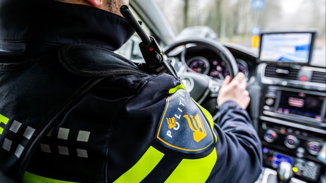 Groepje jeugd beroofd van persoonlijke eigendommen door andere jongeren