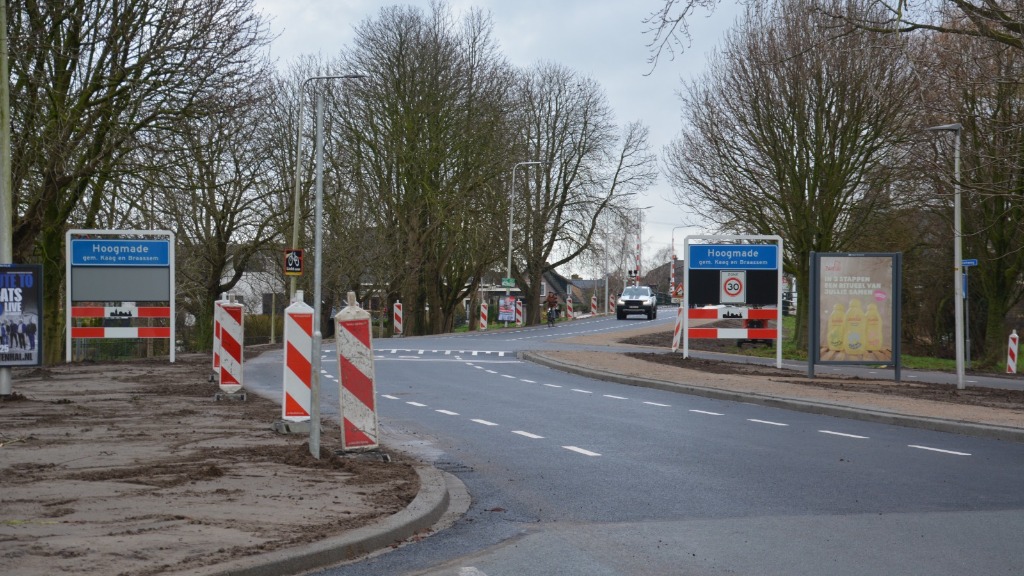Zuideinde in Hoogmade helemaal opgeknapt: extra fietspad en verkeersdrempels